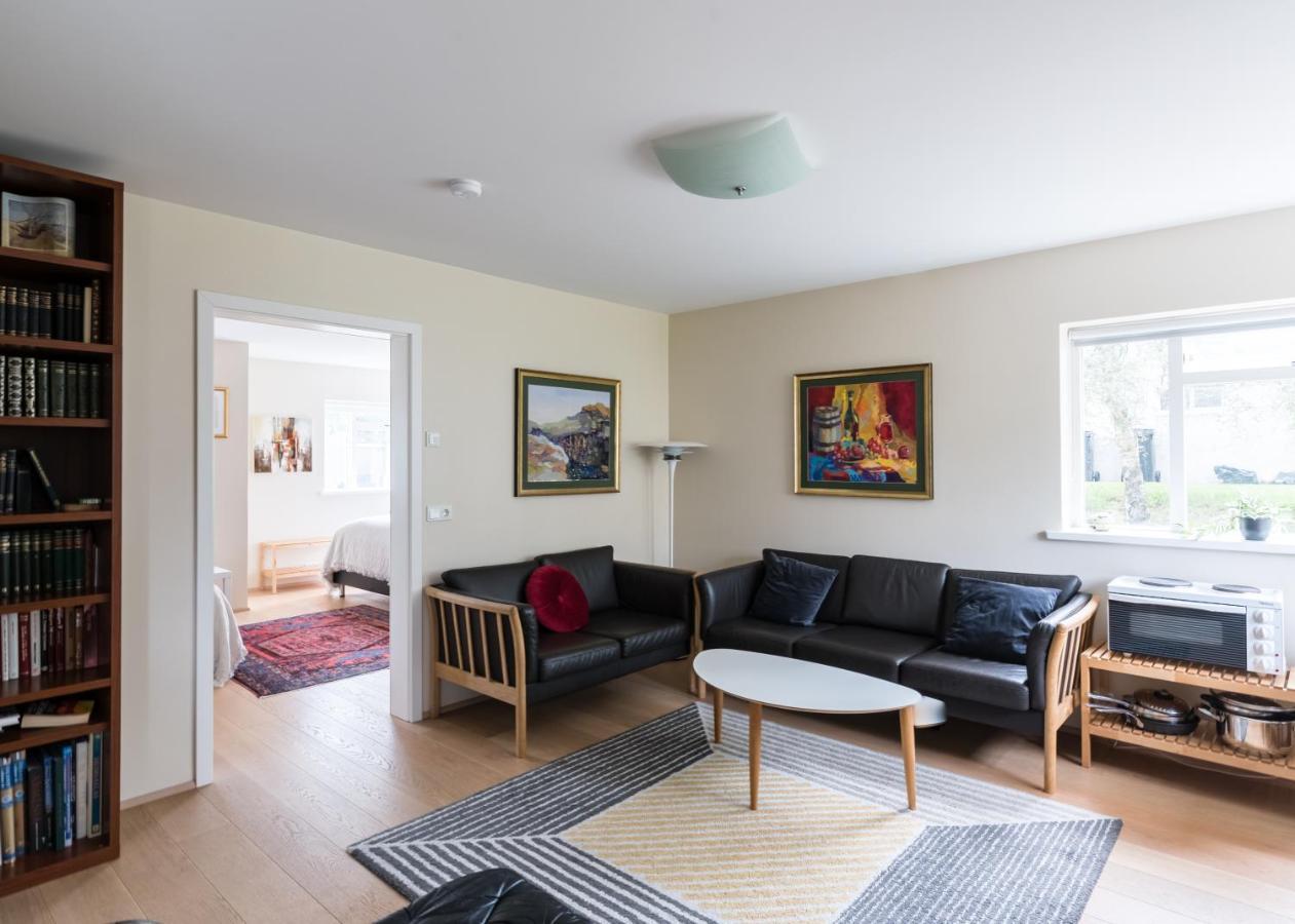 Guesthouse Akureyri - Apartments Near Down Town Exterior photo